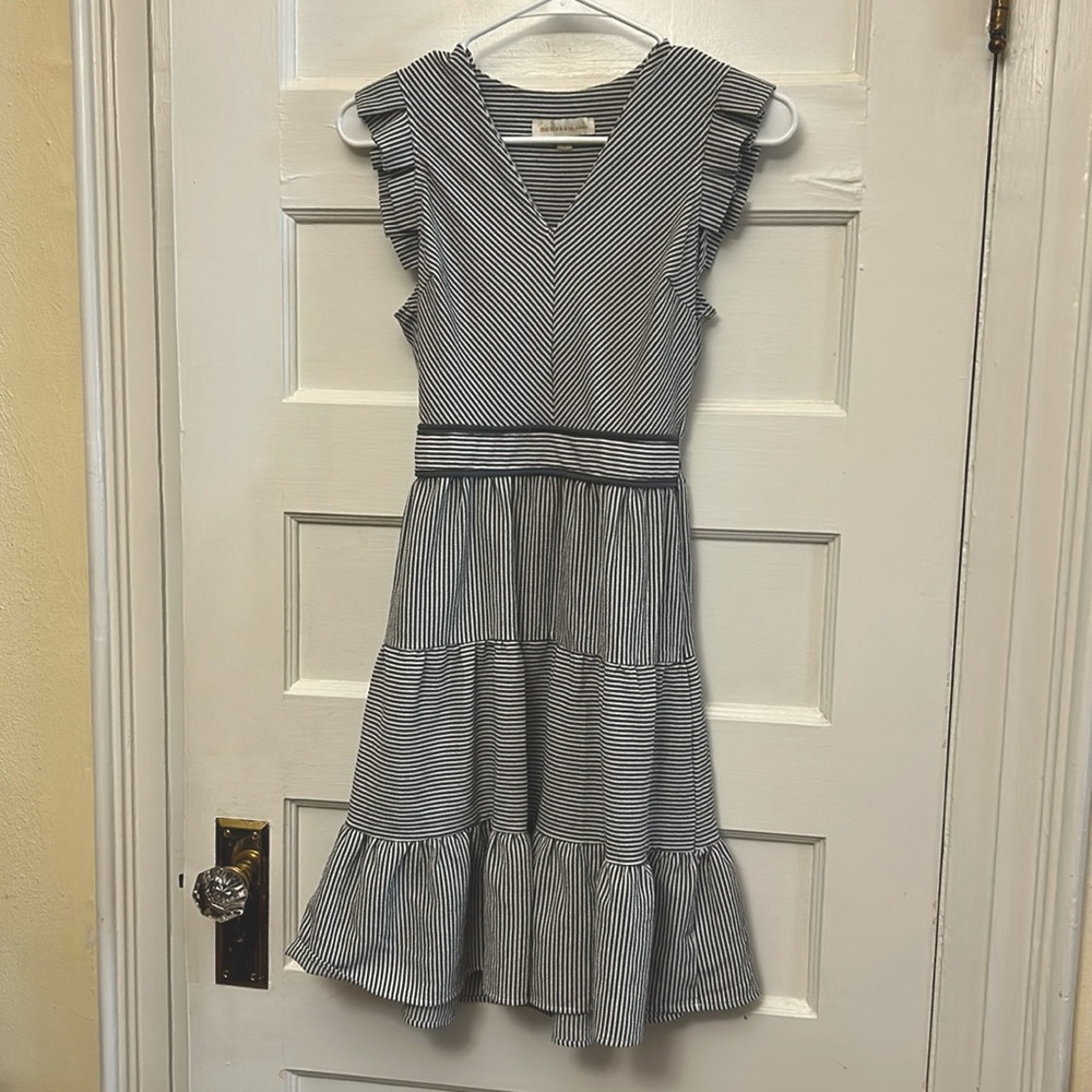 Monteau  Striped grey and White Dress. Ruffle cap sleeves. Tiered. Flowy  fabric